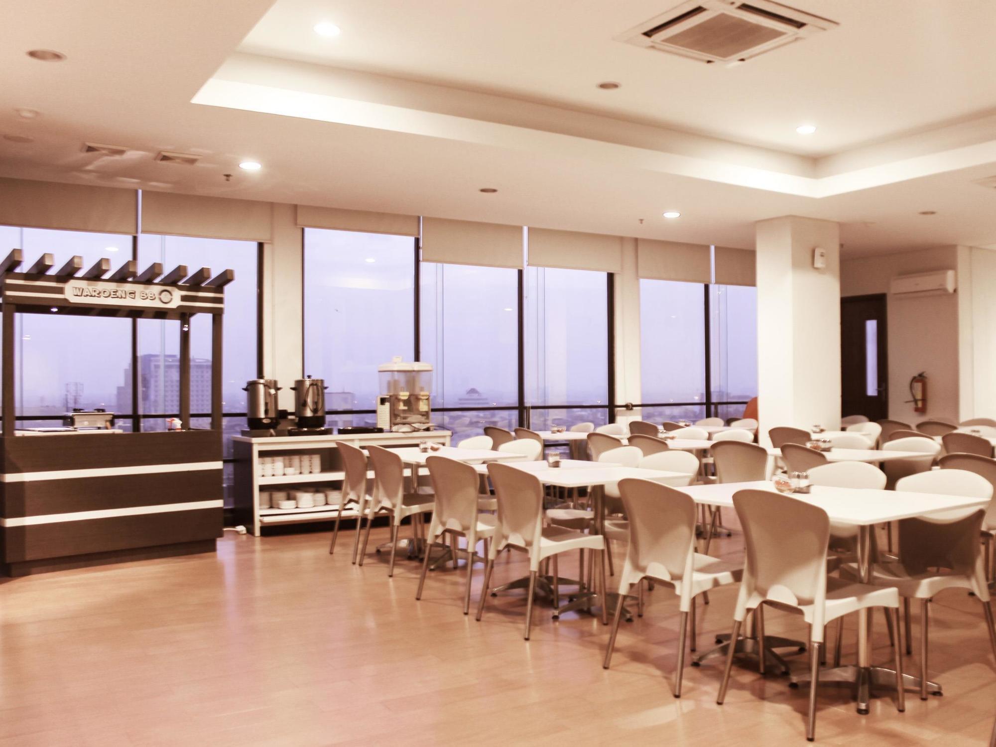 Hotel 88 Embong Malang Tunjungan Surabaya By Wh - Breakfast With The Best View On The Highest Floor And Strategic Location In The City Center Exterior foto