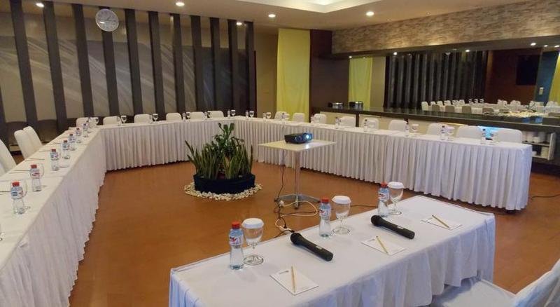 Hotel 88 Embong Malang Tunjungan Surabaya By Wh - Breakfast With The Best View On The Highest Floor And Strategic Location In The City Center Exterior foto