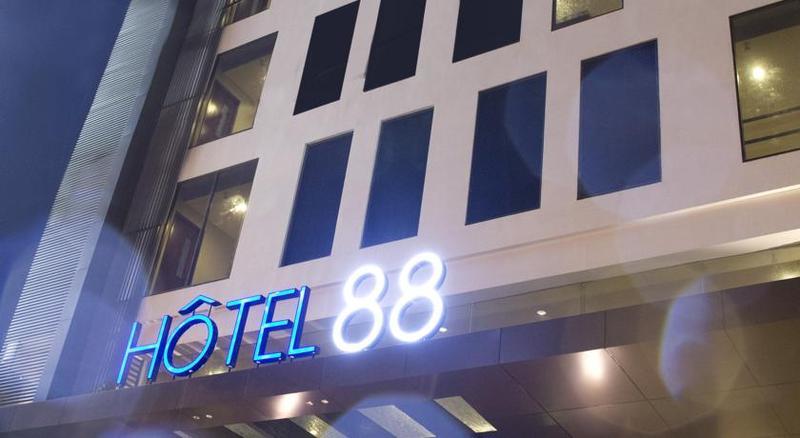 Hotel 88 Embong Malang Tunjungan Surabaya By Wh - Breakfast With The Best View On The Highest Floor And Strategic Location In The City Center Exterior foto