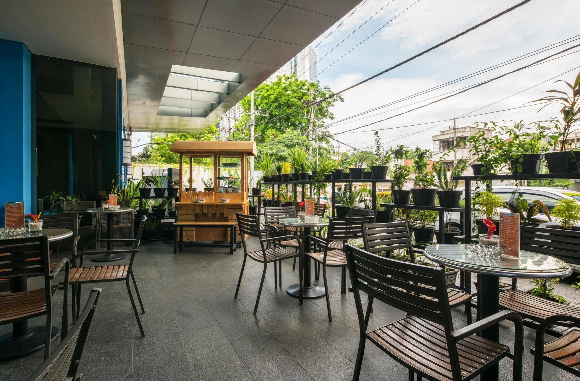 Hotel 88 Embong Malang Tunjungan Surabaya By Wh - Breakfast With The Best View On The Highest Floor And Strategic Location In The City Center Exterior foto